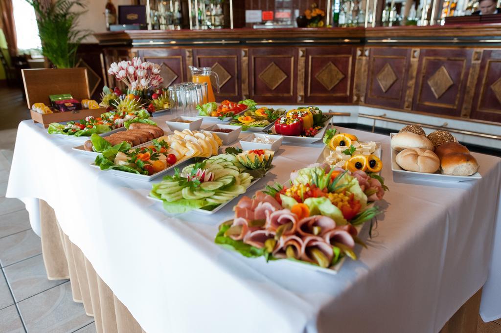 Hotel Victoria Łubowo 외부 사진